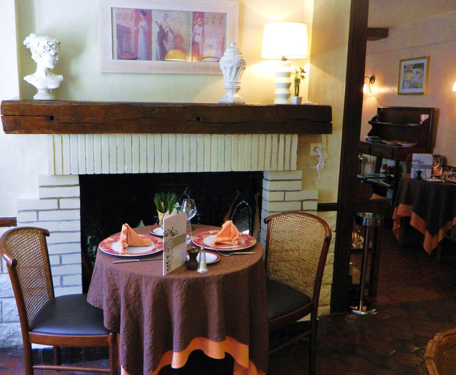 Hotel Restaurant Le Cygne Conches-en-Ouche Εξωτερικό φωτογραφία
