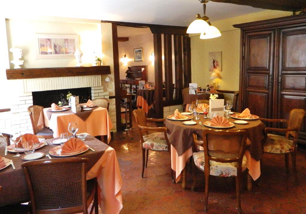 Hotel Restaurant Le Cygne Conches-en-Ouche Εξωτερικό φωτογραφία