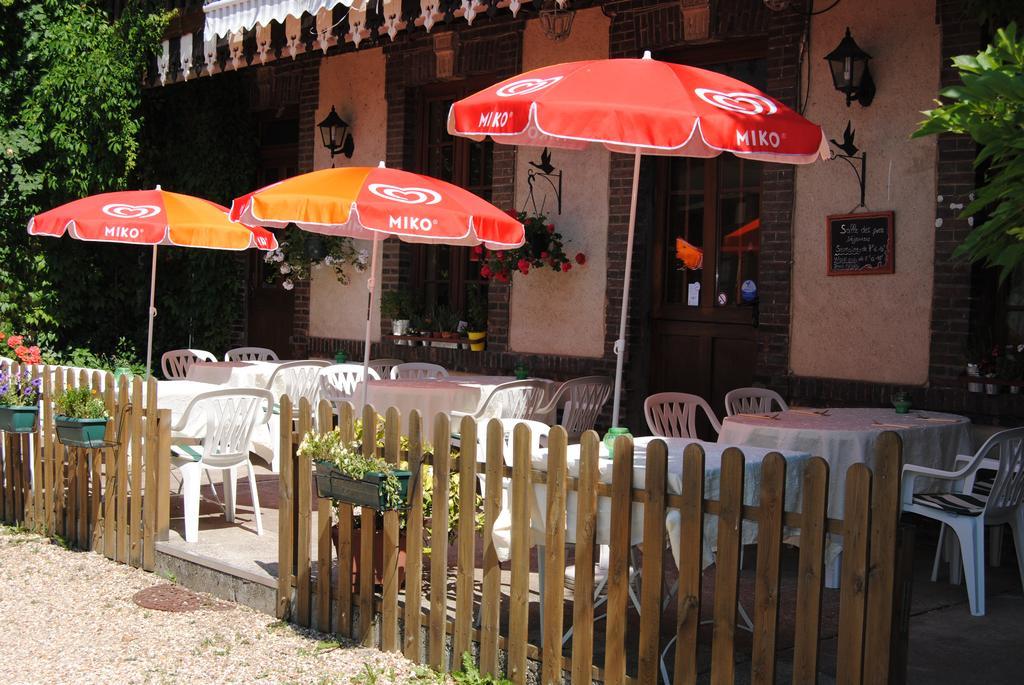 Hotel Restaurant Le Cygne Conches-en-Ouche Εξωτερικό φωτογραφία