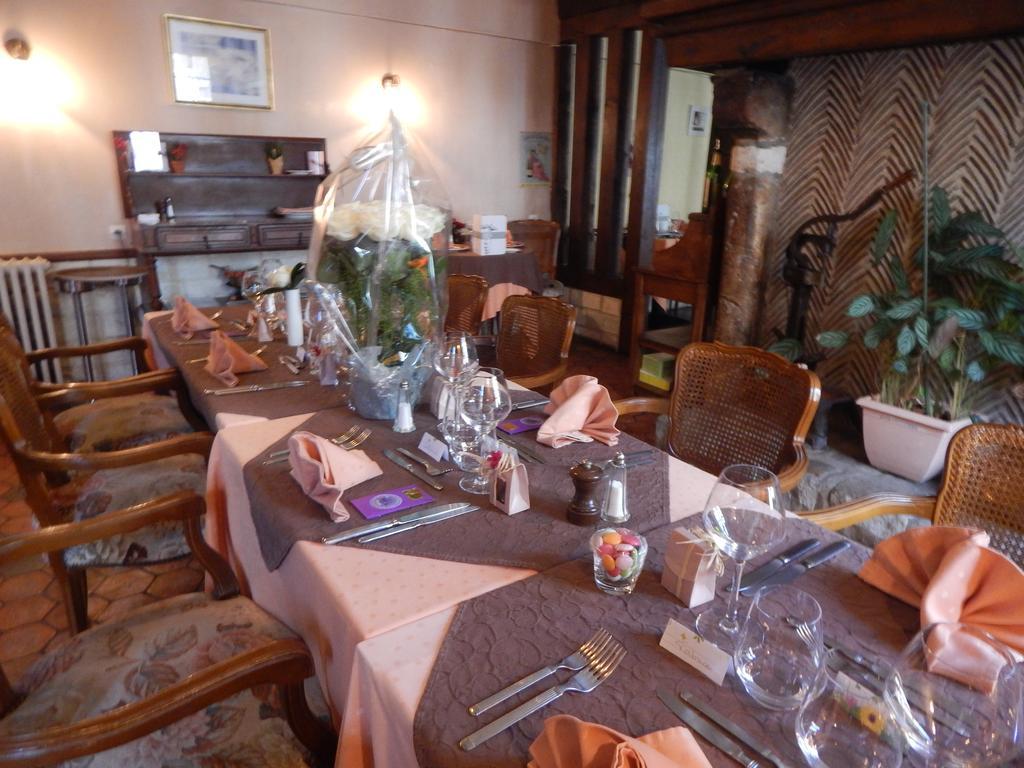 Hotel Restaurant Le Cygne Conches-en-Ouche Εξωτερικό φωτογραφία