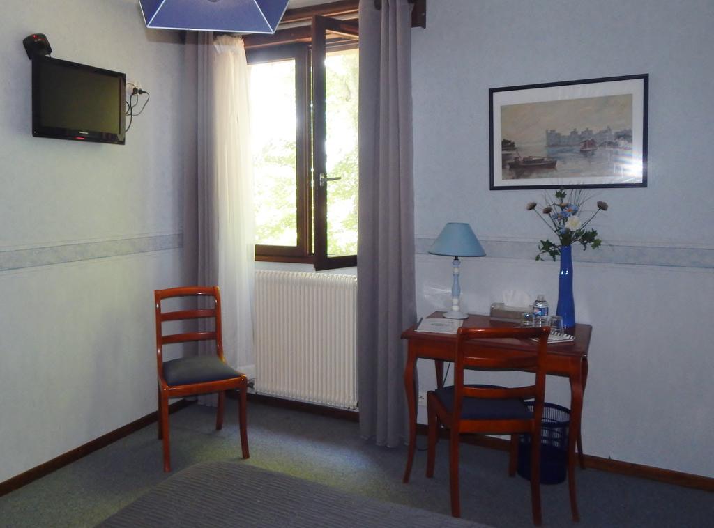 Hotel Restaurant Le Cygne Conches-en-Ouche Εξωτερικό φωτογραφία