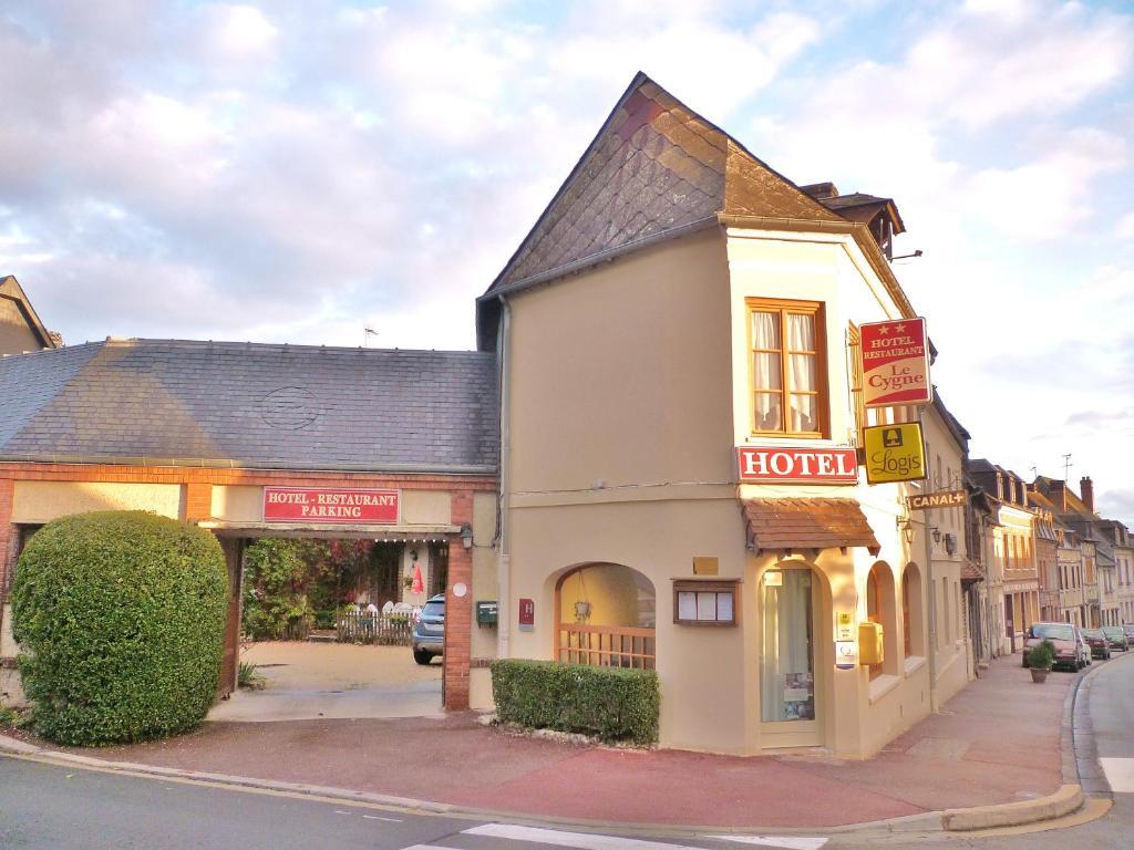 Hotel Restaurant Le Cygne Conches-en-Ouche Εξωτερικό φωτογραφία