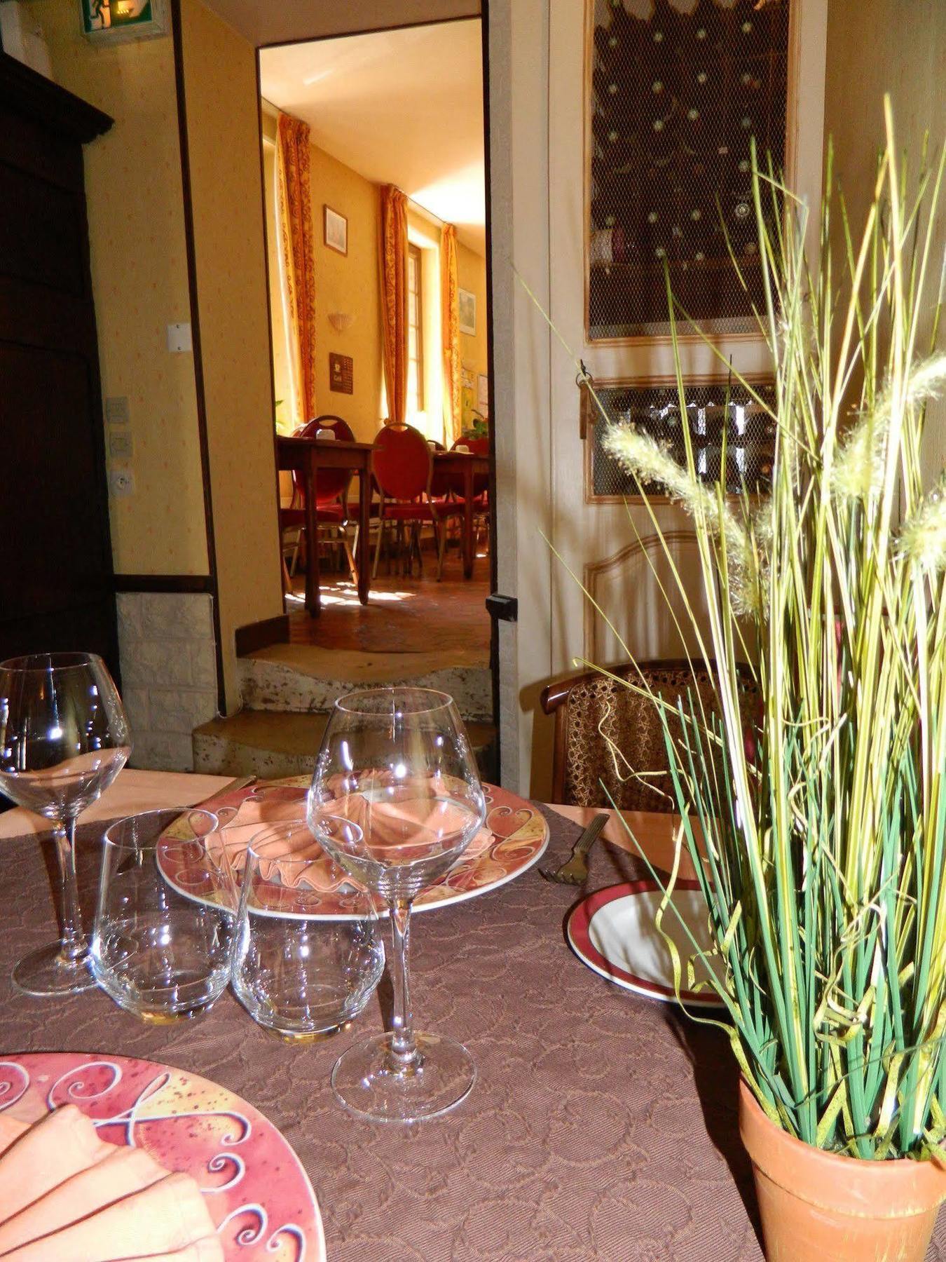 Hotel Restaurant Le Cygne Conches-en-Ouche Εξωτερικό φωτογραφία