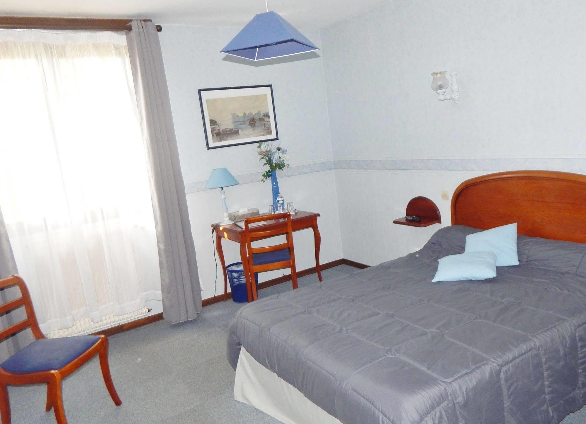 Hotel Restaurant Le Cygne Conches-en-Ouche Εξωτερικό φωτογραφία
