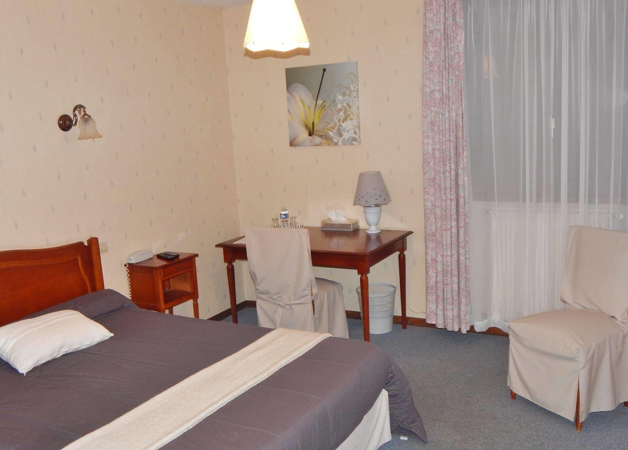 Hotel Restaurant Le Cygne Conches-en-Ouche Εξωτερικό φωτογραφία
